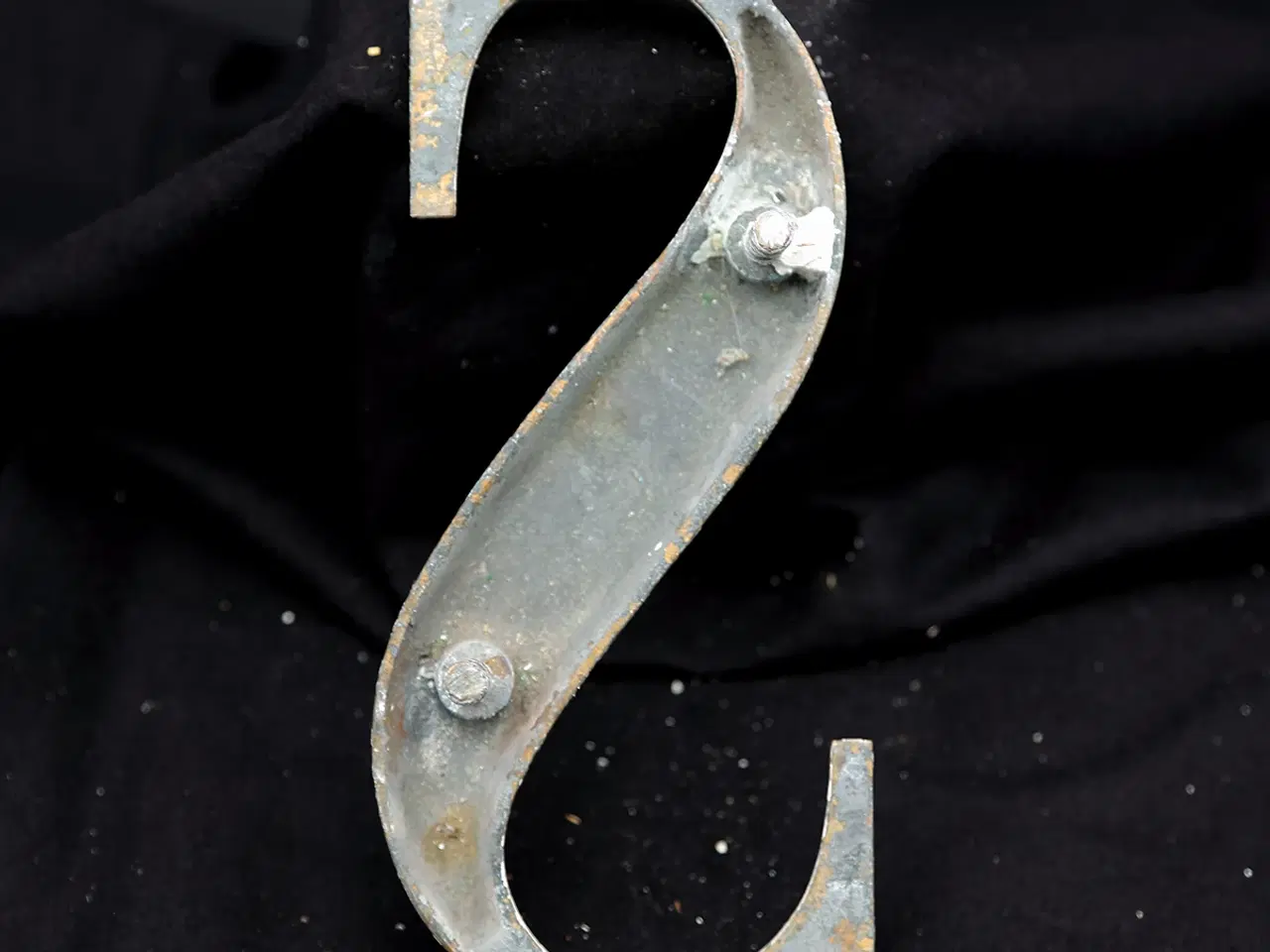 Billede 4 - Messing facadebogstav “S” – rå patina