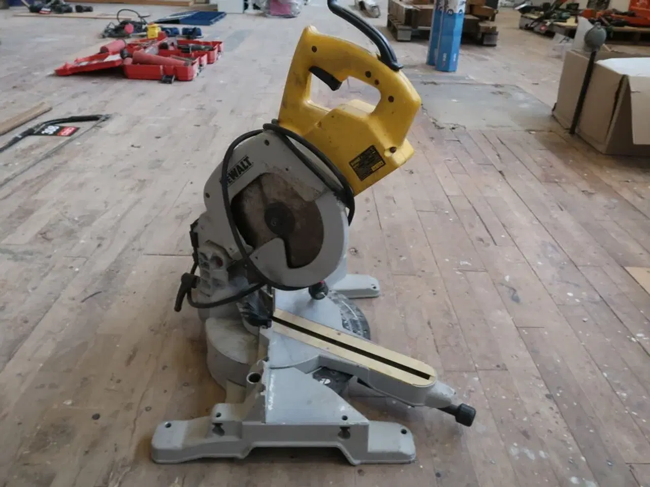 Billede 1 - Kap-/geringssav, Dewalt DW707