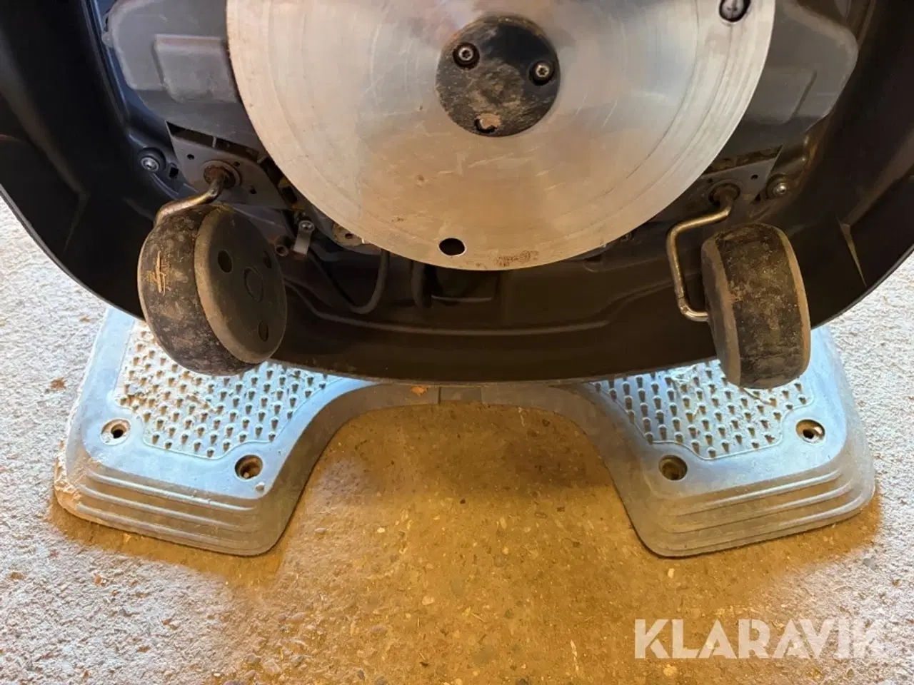 Billede 12 - Robot plæneklipper Husqvarna 550 med ladestation