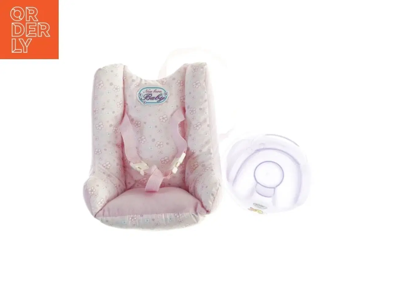Billede 1 - Babystol og tallerken til dukke fra New Born Baby (str. 30. x. 24 cm. og 19. x 12 cm)