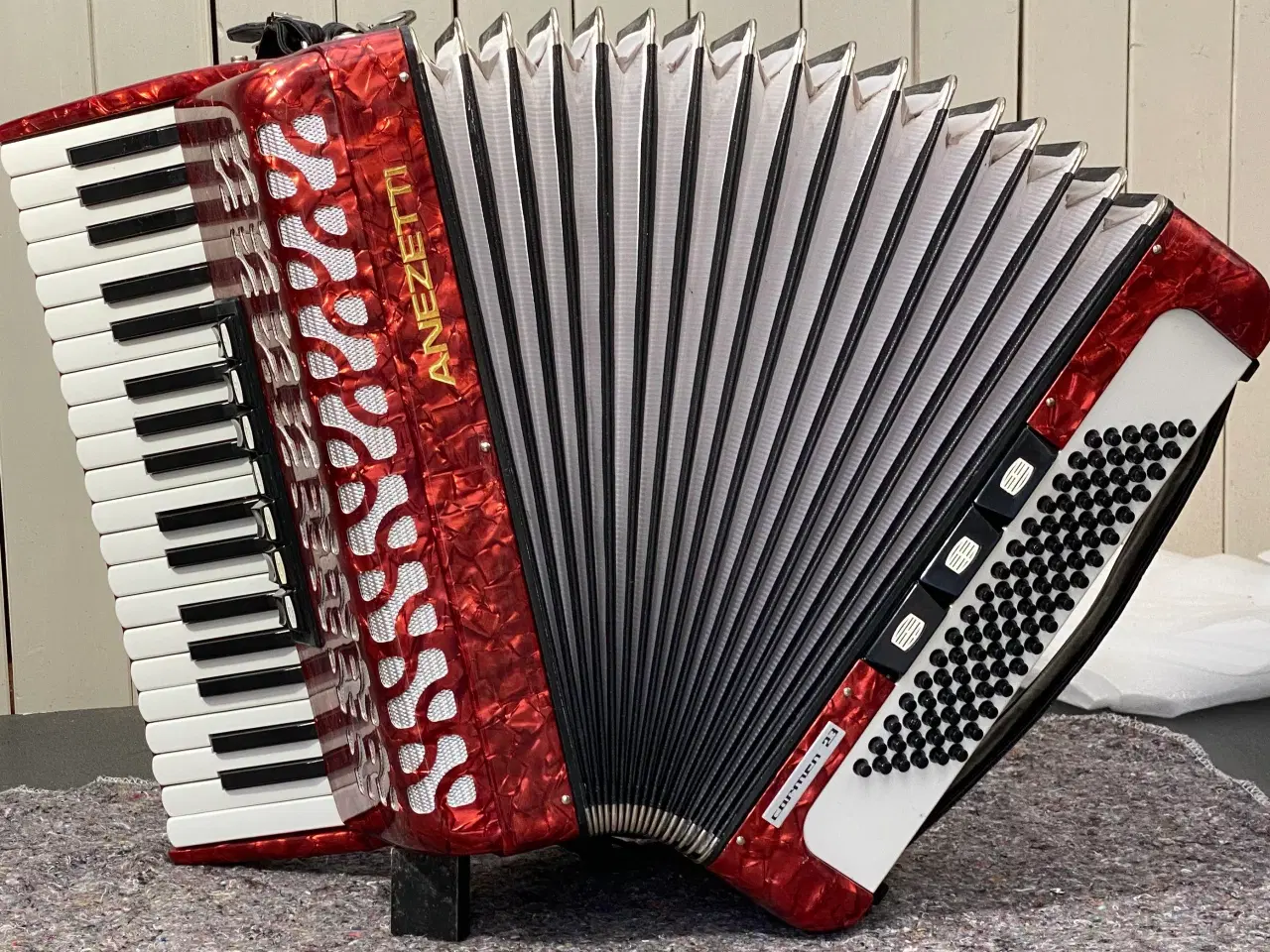 Billede 14 - ANEZETTI harmonika – 37 tangenter – flot blodrød