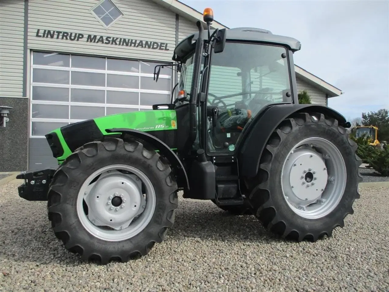 Billede 21 - Deutz-Fahr Agrofarm 115G New and Unused tractor with 30F+30R Hi-Lo and CreepGear