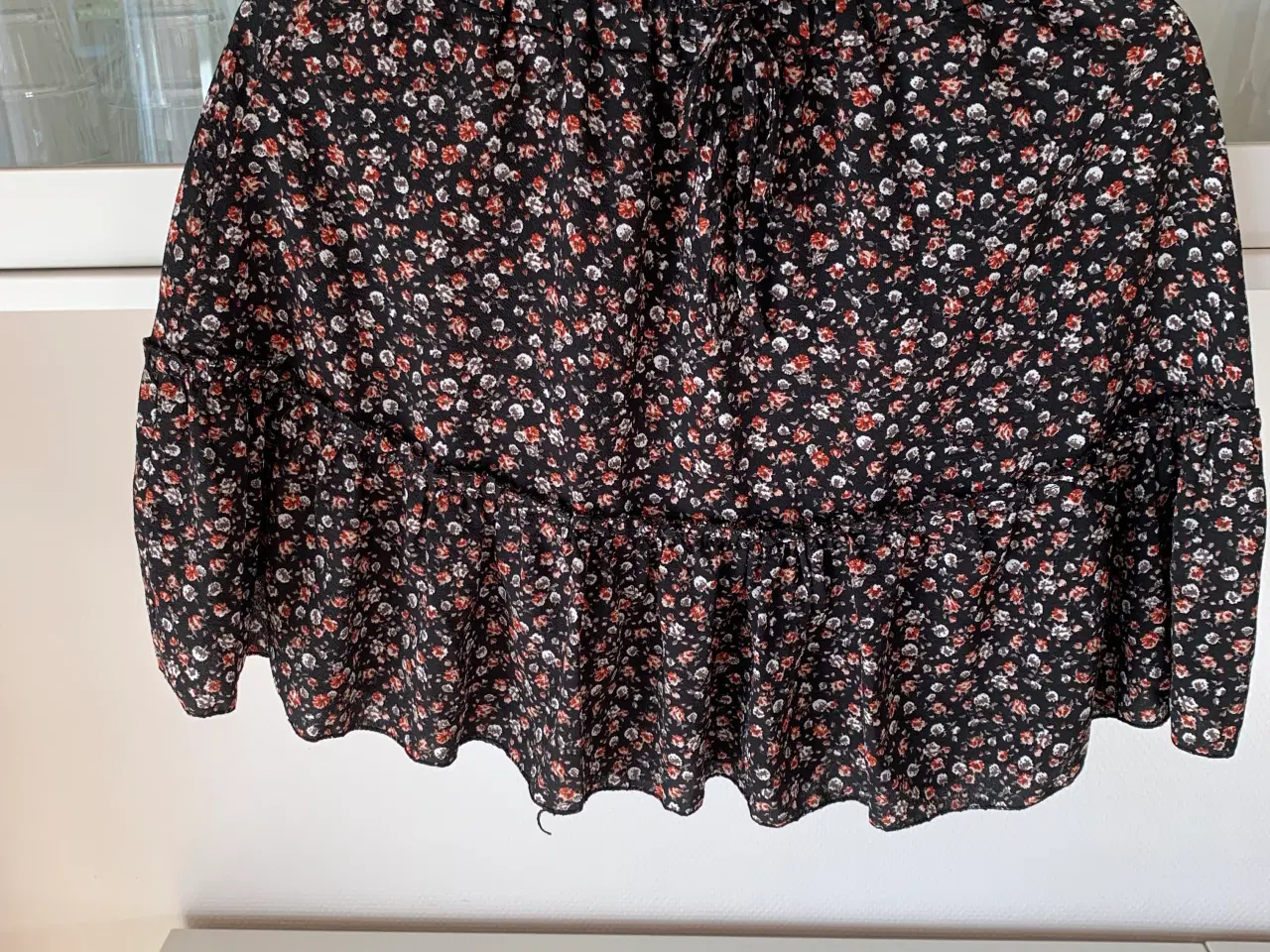 Billede 1 - Blomstret nederdel