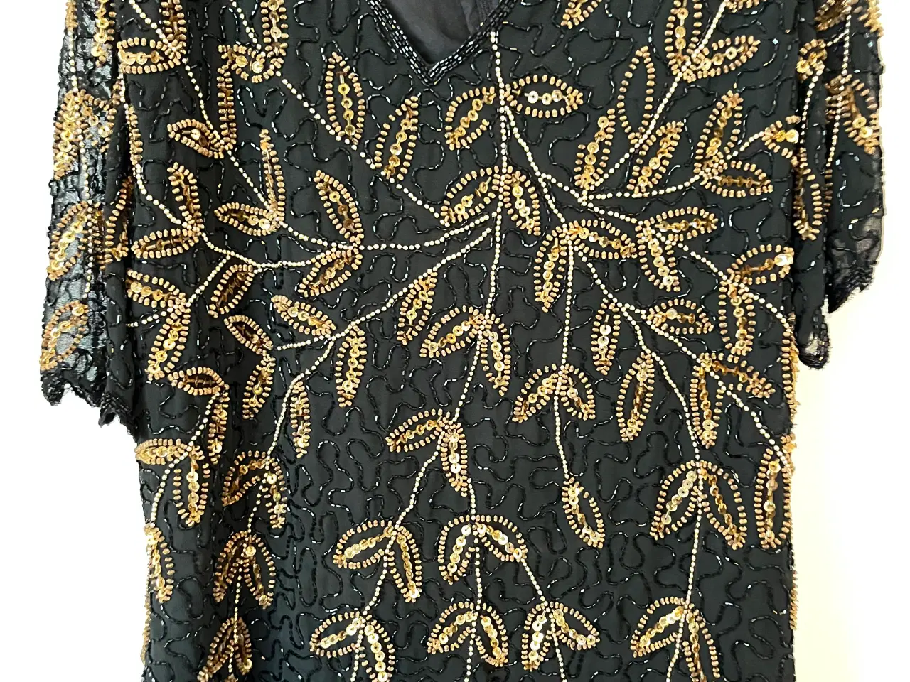 Billede 1 -  festlig bluse broderet med perler