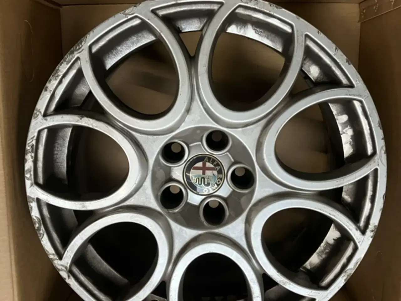 Billede 6 - Alfa Gasisimo Alufælge 18" sæt