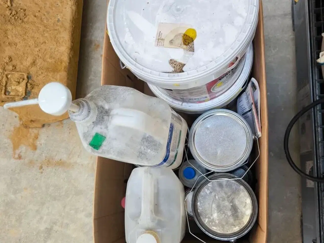 Billede 2 - 2 stk. kemistationer inkl. indhold