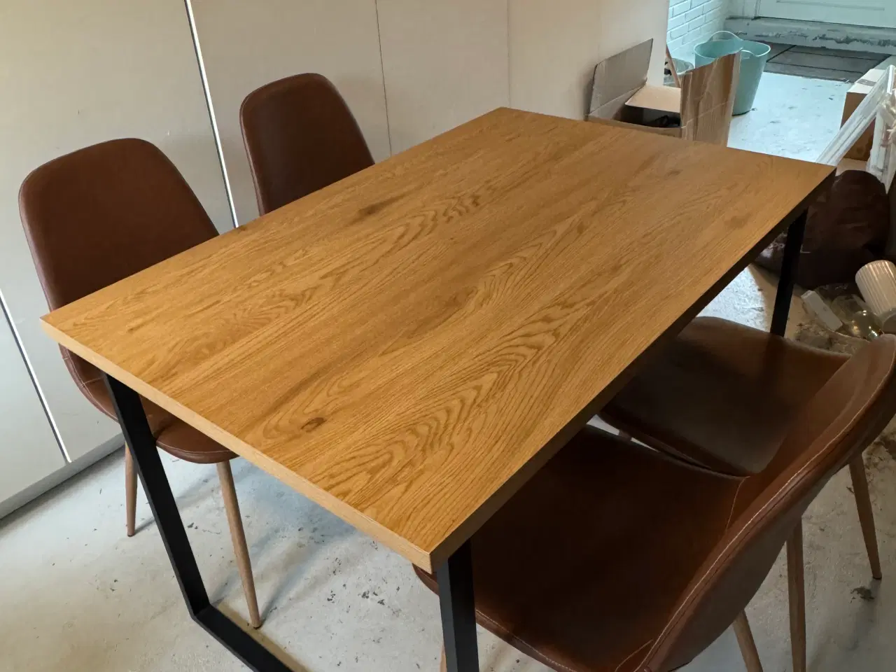 Billede 1 - Spisebord med  stole