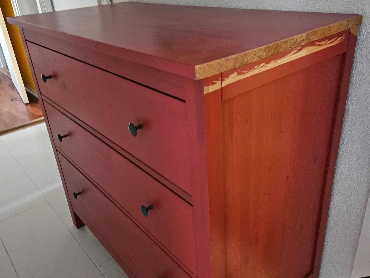 Billede 3 - Kommode, rødmalet.