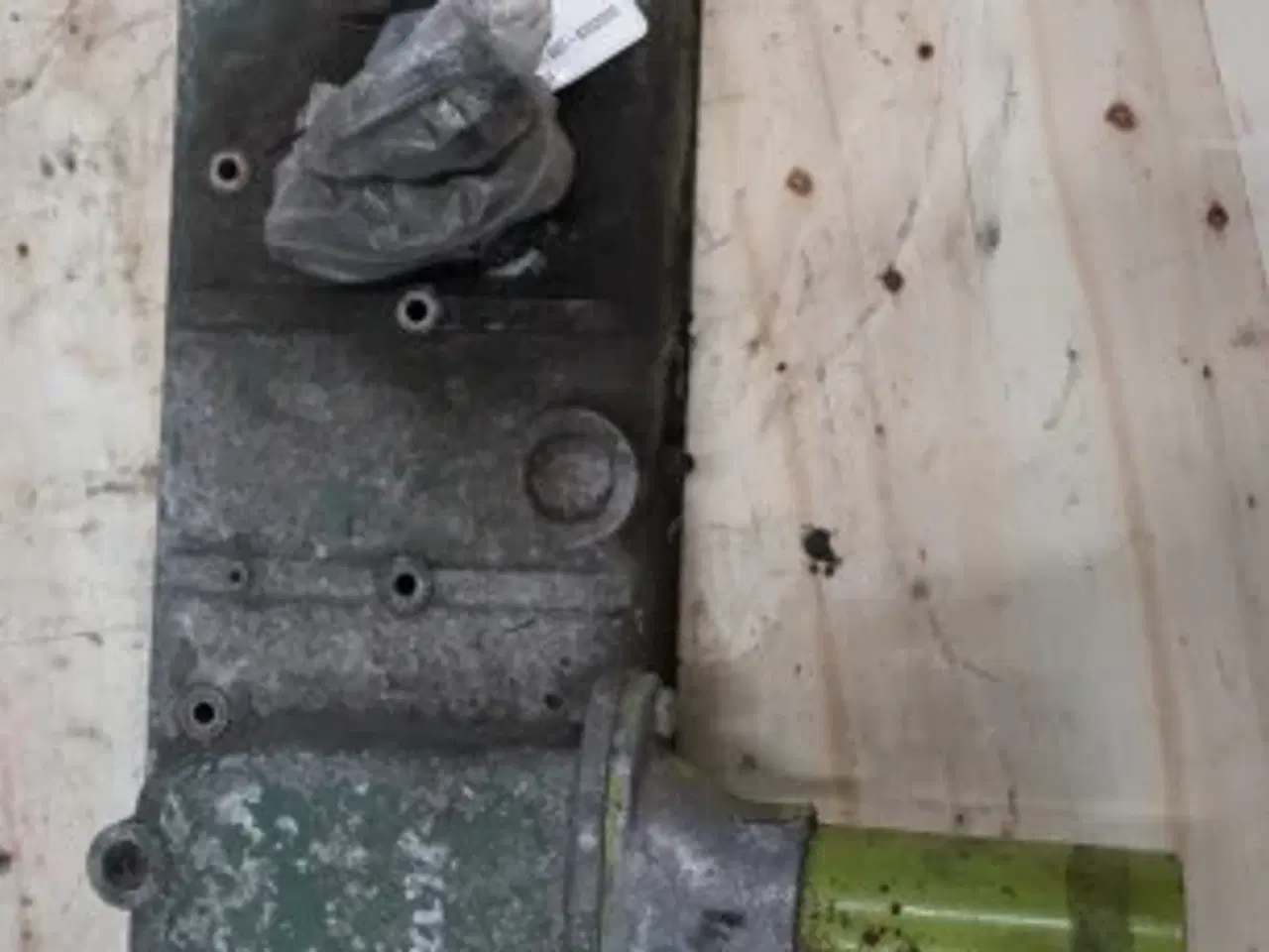 Billede 2 - Mercedes OM352 Ventildæksel 3520165305