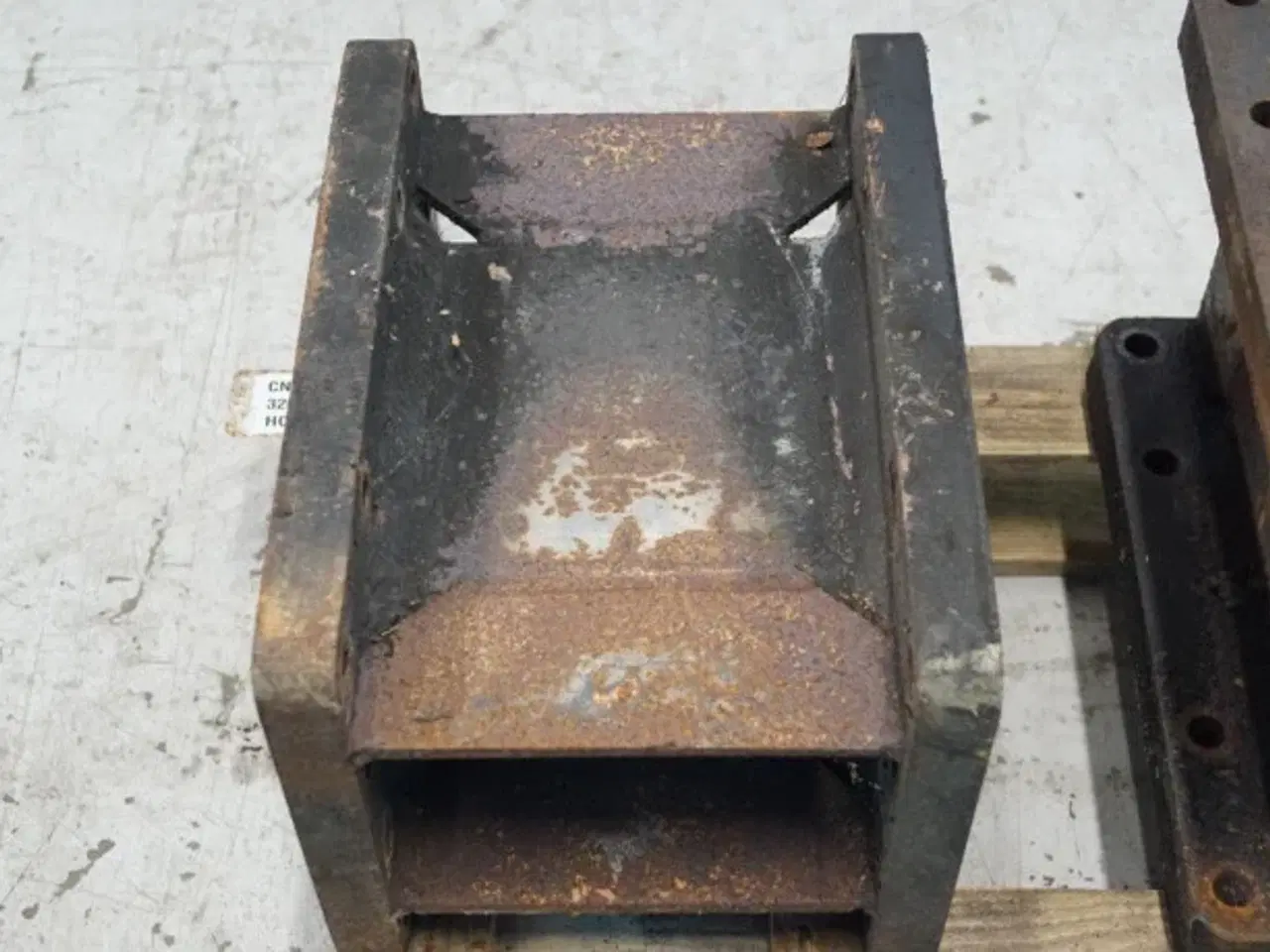 Billede 8 - Fendt 6335C Afstands stykke 320719950