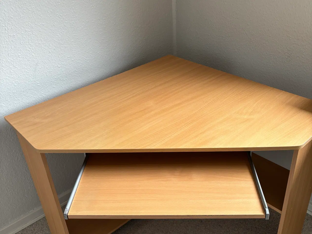 Billede 1 - Computerbord fra røg- og dyrefrit hjem