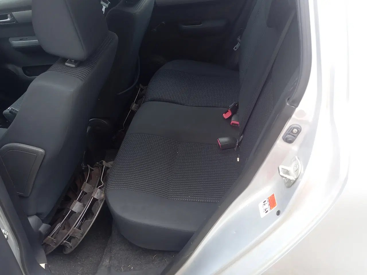 Billede 6 - Suzuki swift 1.5 5 dørs med træk