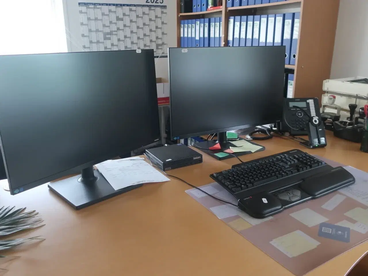 Billede 1 - 2 stk. skærme SAMSUNG F27T450FQR / computer LENOVO 11MY Intel core I7 m.m.