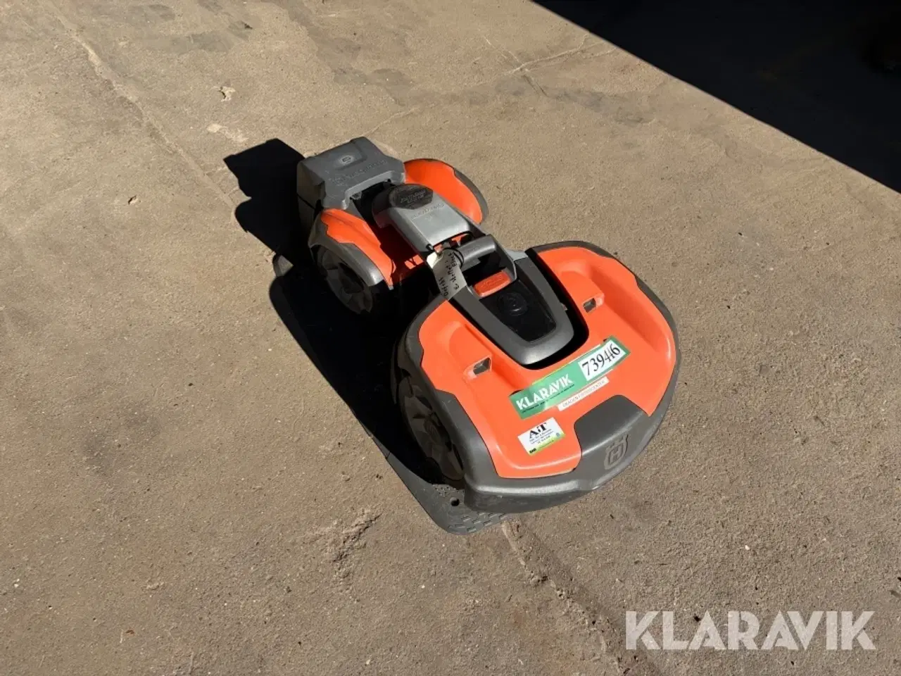 Billede 7 - Robot plæneklipper Husqvarna 535 knækstyret med ladestation