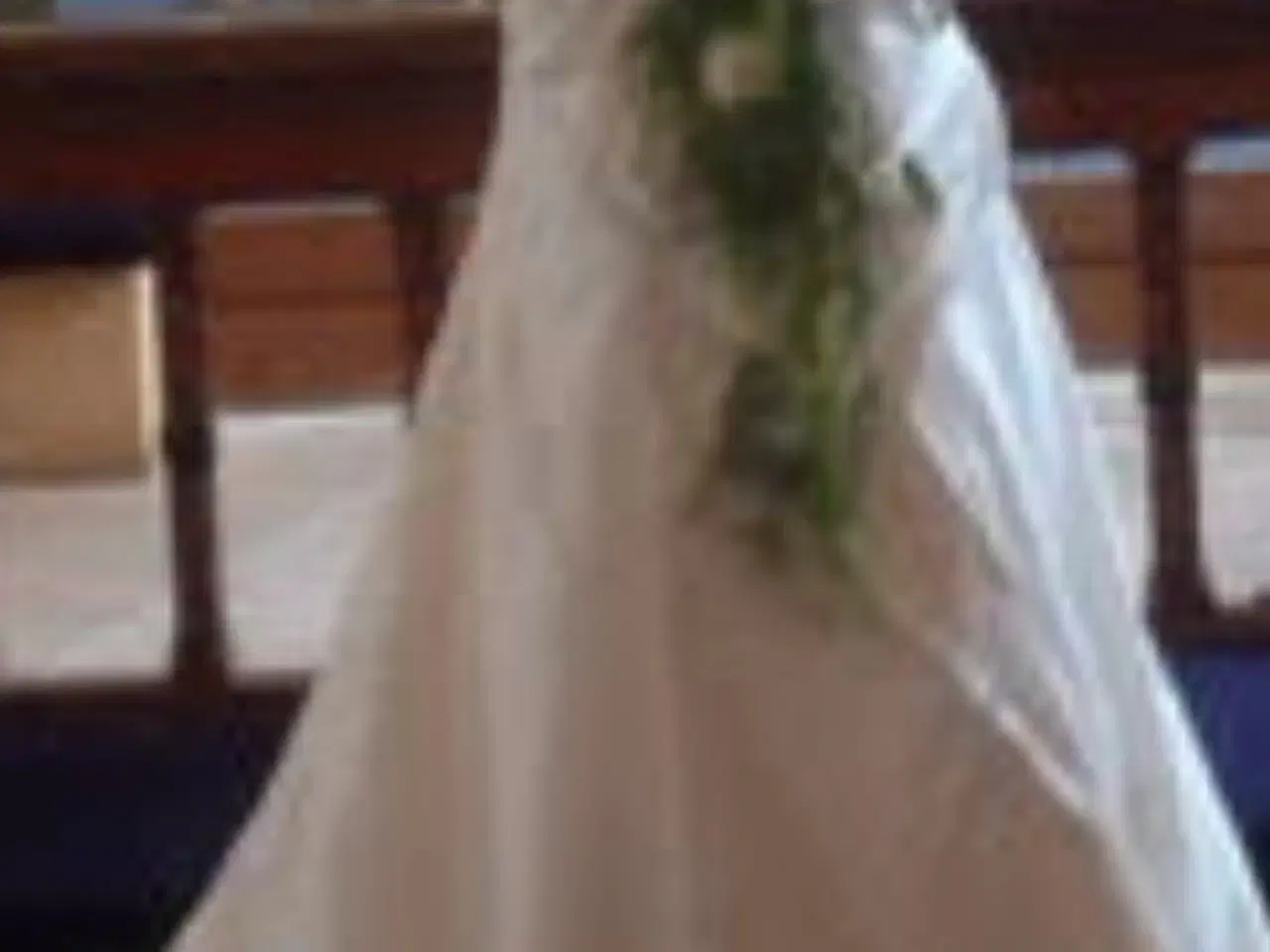 Billede 3 - Brudekjole med underskørt