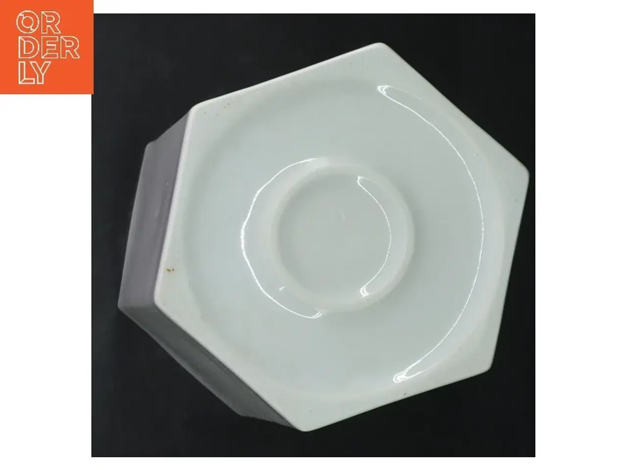 Billede 3 - Hvid sekskantet keramik vase (str. H. 15,5 cm ø. 13,5 cm)