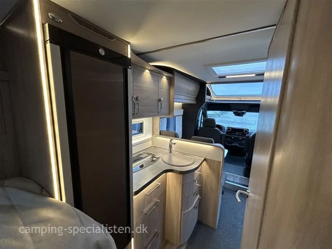 Billede 9 - 2024 - Kabe Novum X 750 LGB   Kabe Novum 750 delintegreret autocamper model 2024 nu på Mercedes Light Chassis bemærk vægt 3069 kg kan ses hos Camping-Specialisten.dk i Silkeborg