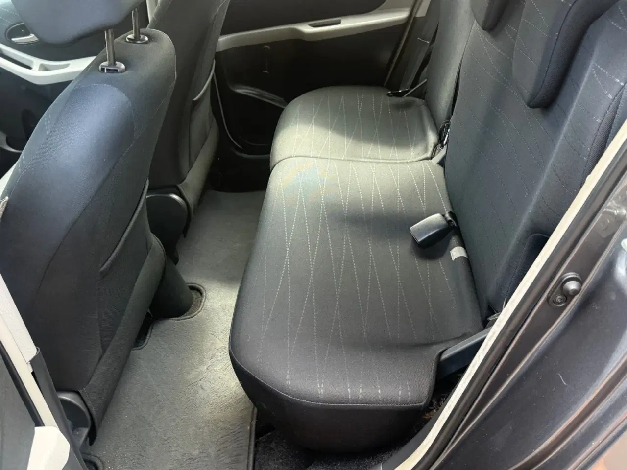 Billede 9 - Toyota Yaris 1,3 Luna