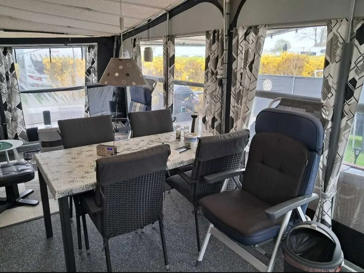 Billede 16 - Campingvogn med fastliggerplads 