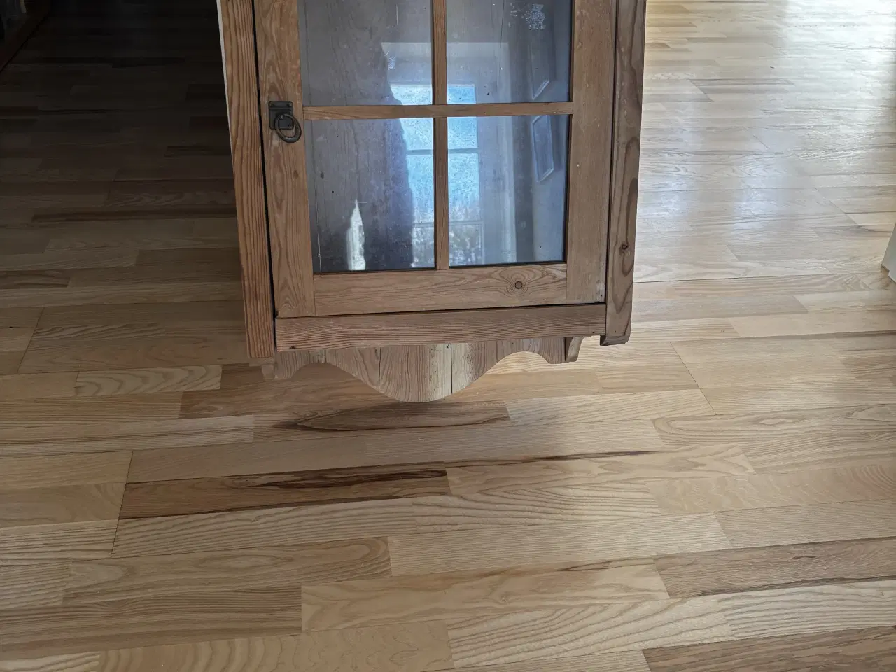 Billede 2 - Skab i lyst træ 