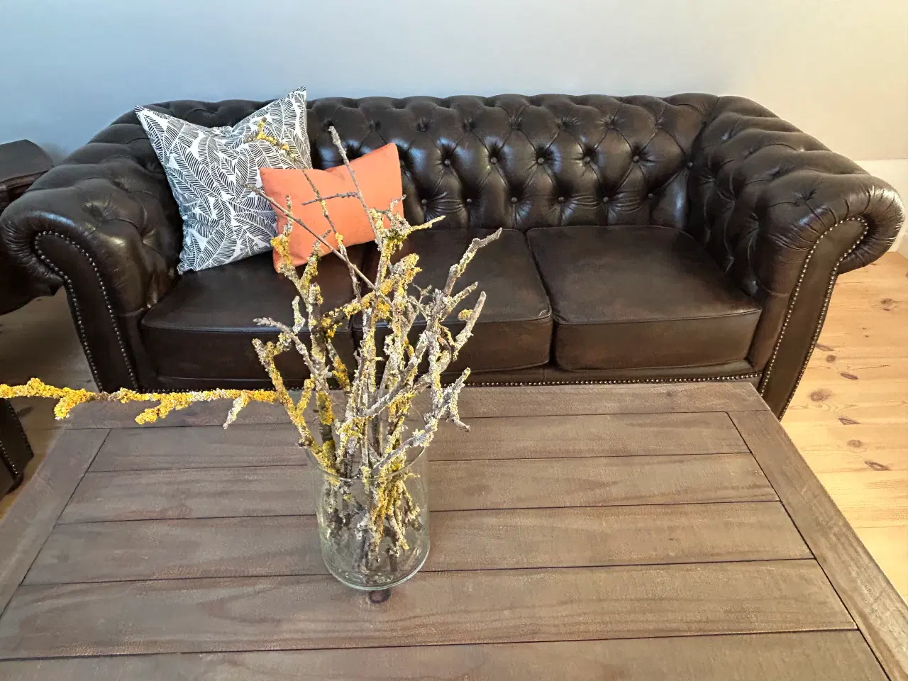 Billede 4 - Sofaer Chesterfield stue incl bord og tæppe 