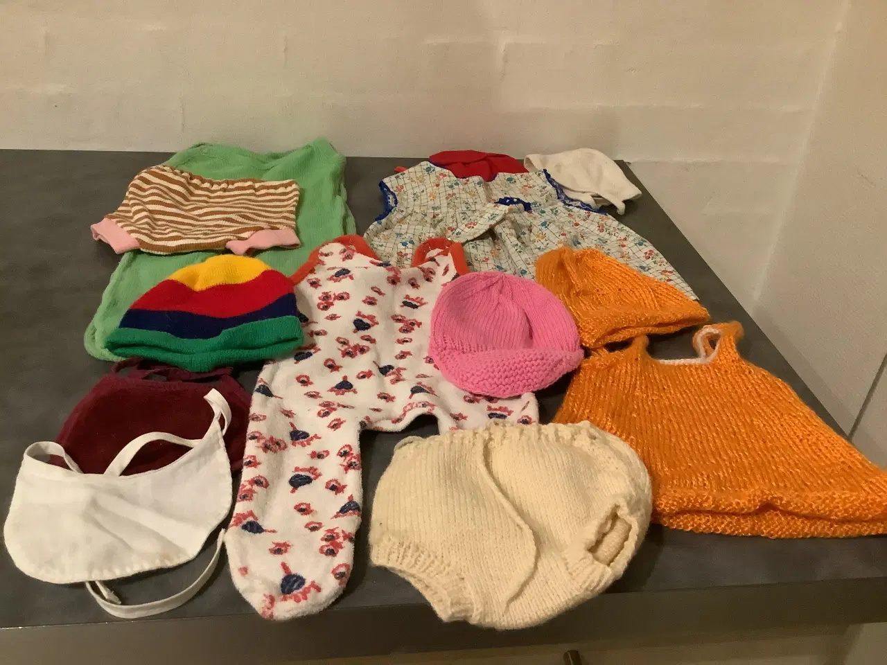 Billede 2 - Assorterede dukketøj til store dukker