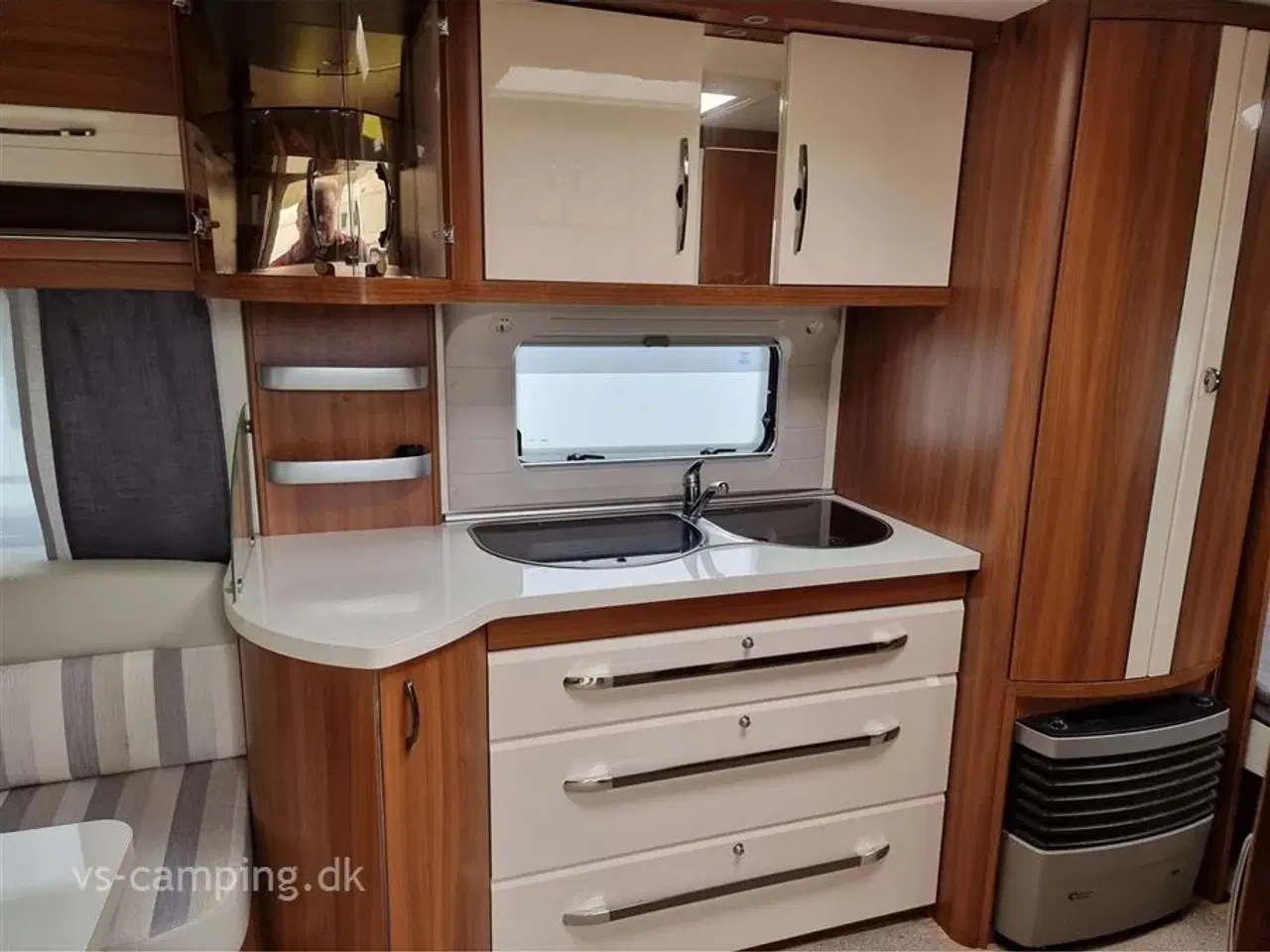 Billede 5 - 2015 - Hobby Excellent 560 UL   FLOT OG VELHOLDT CAMPINGVOGN MED ENKELTSENGE OG LAMELUDTRÆK