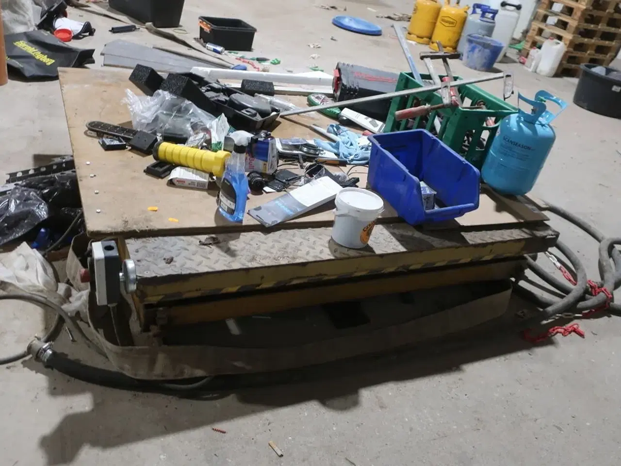 Billede 3 - Saksløftebord med indhold