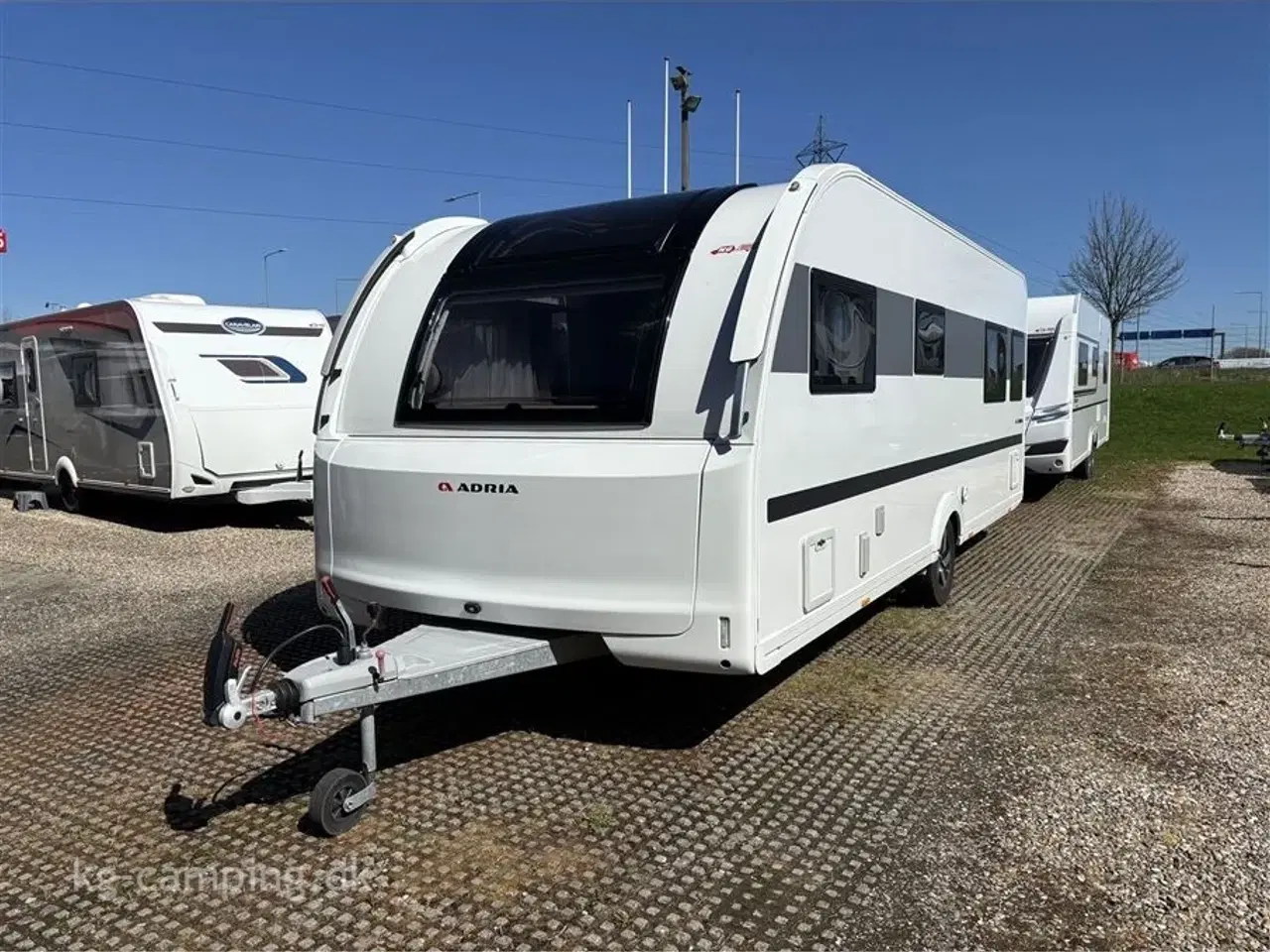 Billede 1 - 2023 - Adria Alpina 613 UT   Alpina i lækkert eksklusivt design. Enkeltsenge. Alde Centralvarme, Fortelt og Mover