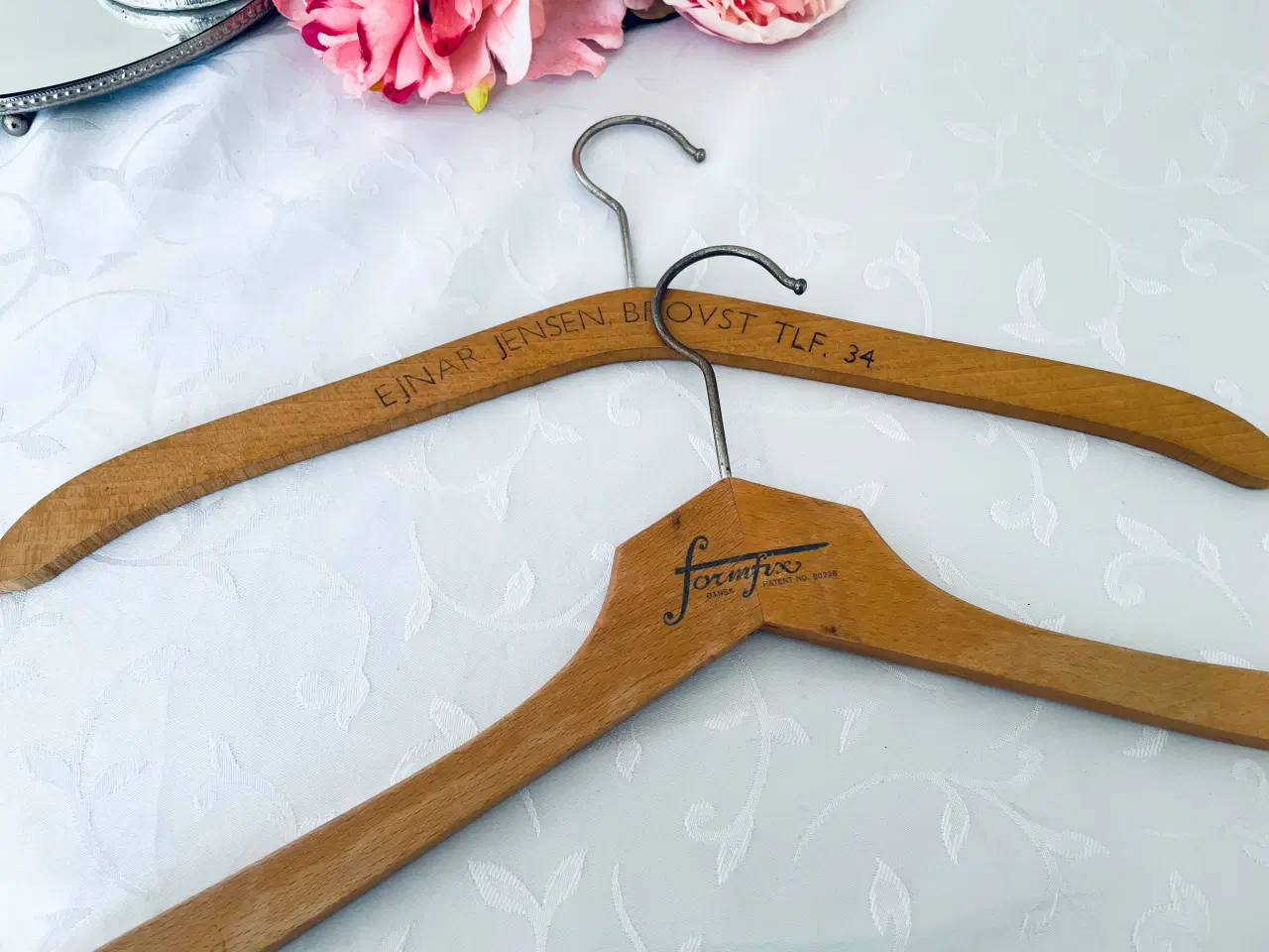 Billede 3 - Gamle vintage bøjler med skrift 