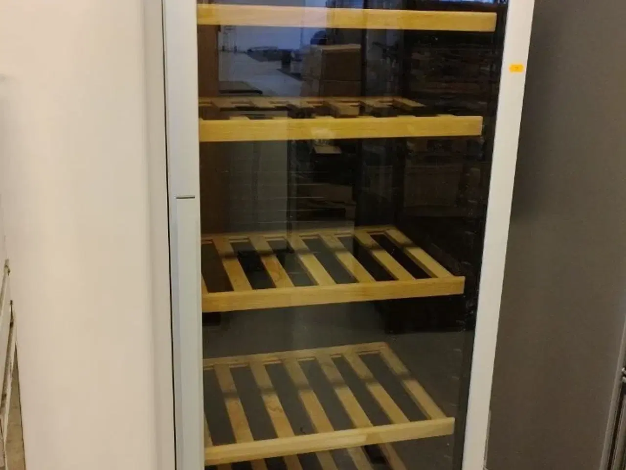 Billede 1 - Vinkøleskab VKG 671 W