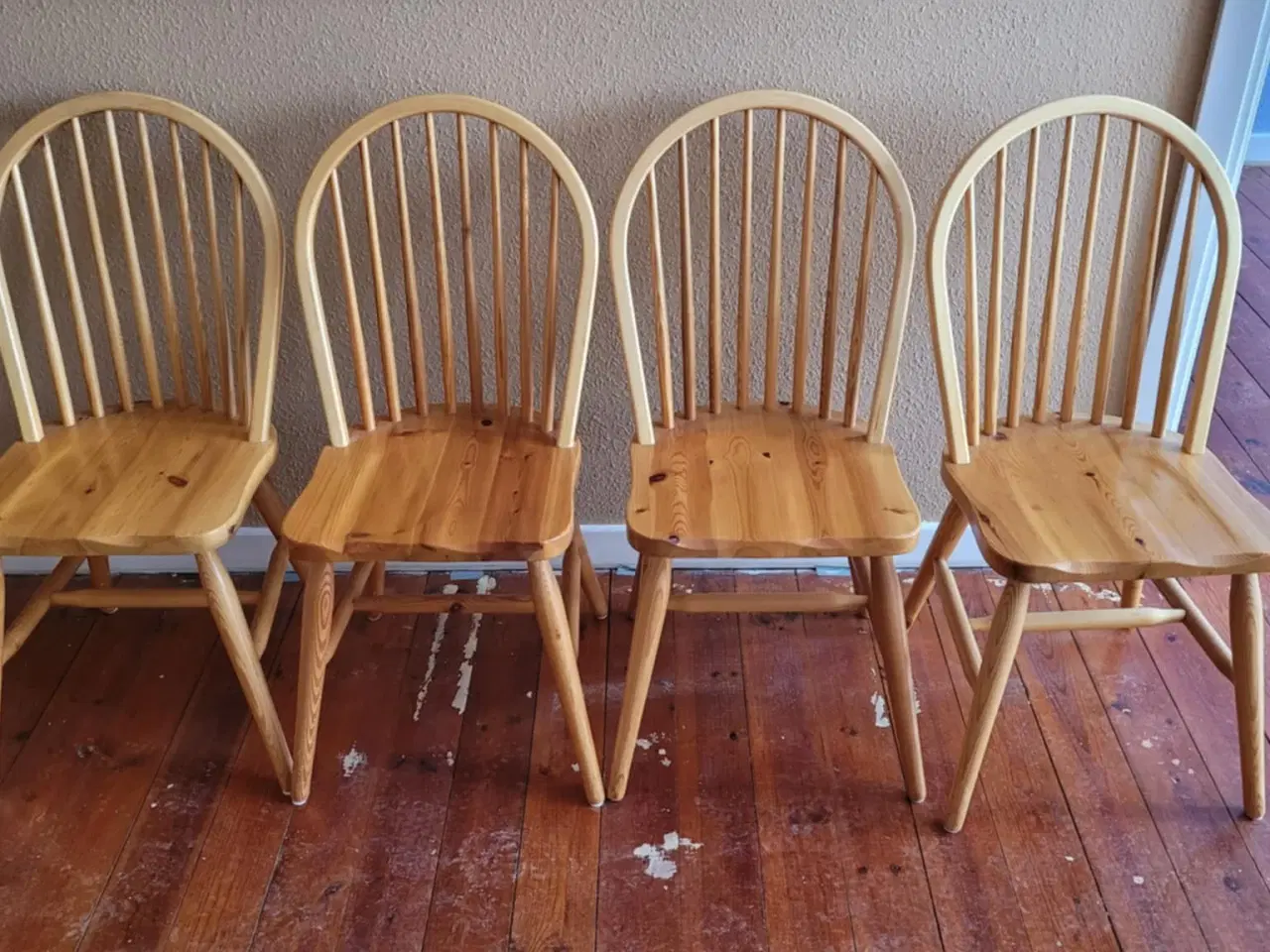 Billede 1 - 4 spisestole, fyrretræ.