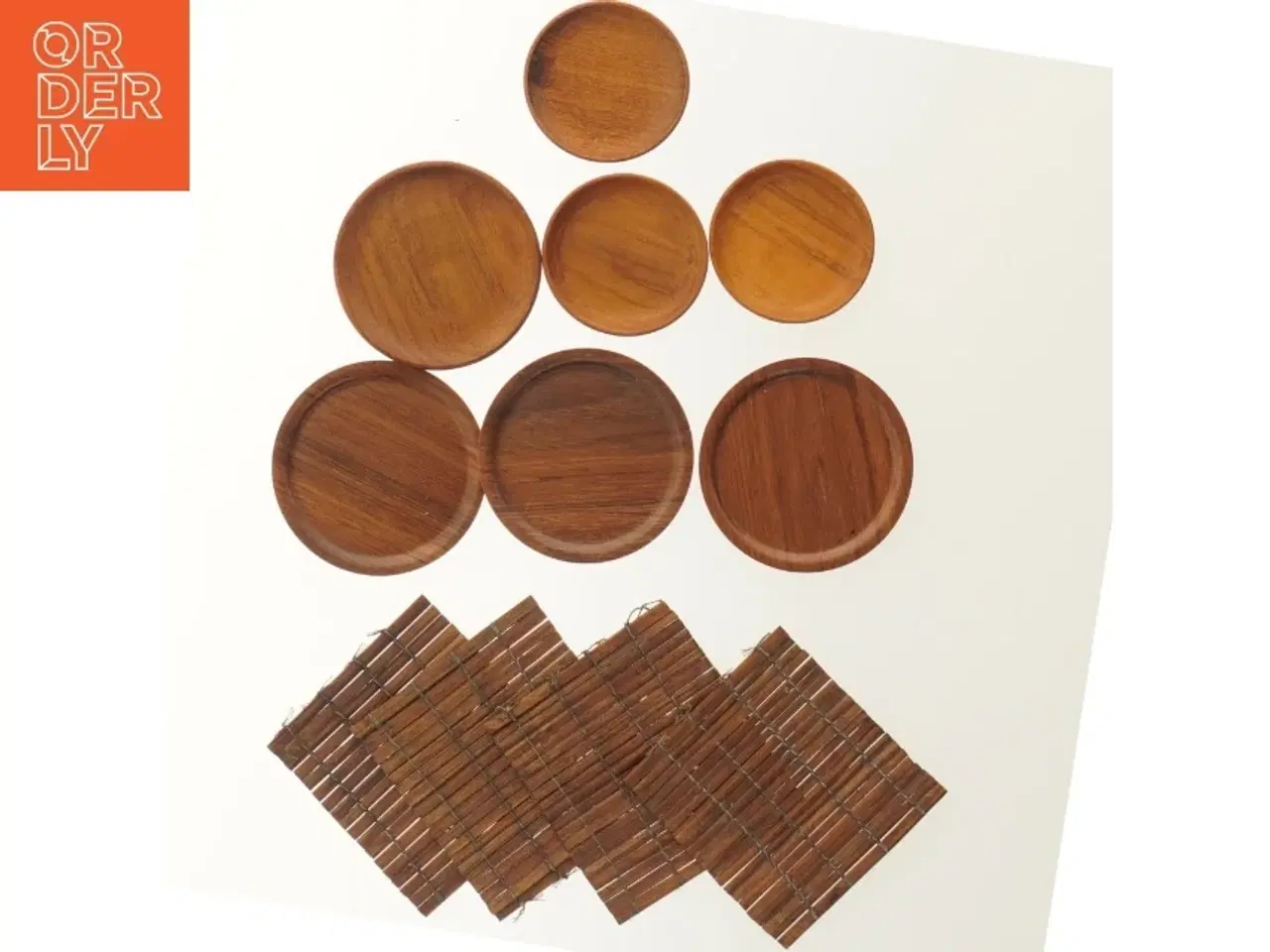 Billede 4 - Sæt af teak glasbrikker / bordskånere (str. Ø 9,5 cm og Ø 7,5 cm og 11x10 cm)