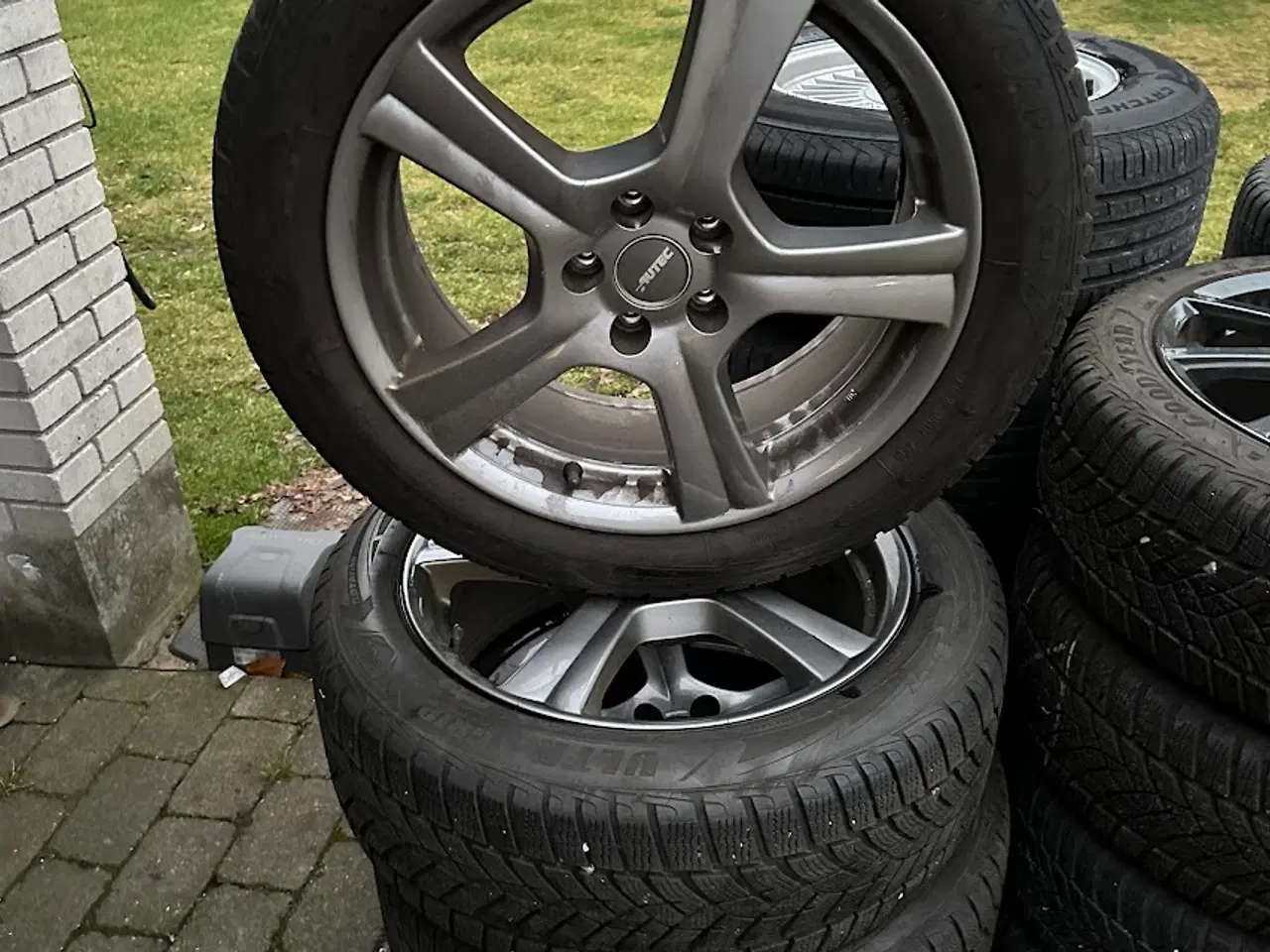 Billede 1 - Alutec 5x108  215/55 Goodyear vinterdæk SUV