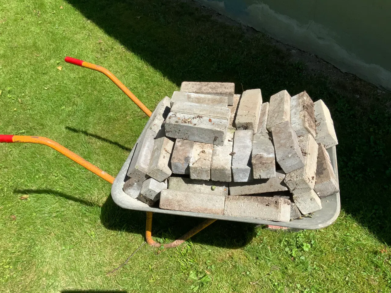 Billede 1 - GRATIS betonsten 21x6,5