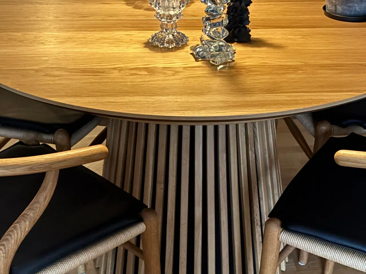 Billede 1 - Spisebord i egetræsfiner