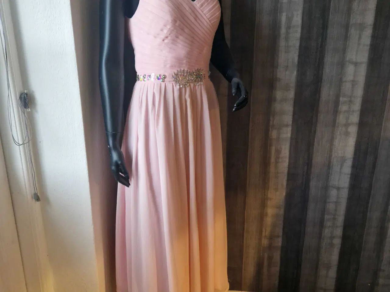 Billede 4 - Tøj Giner