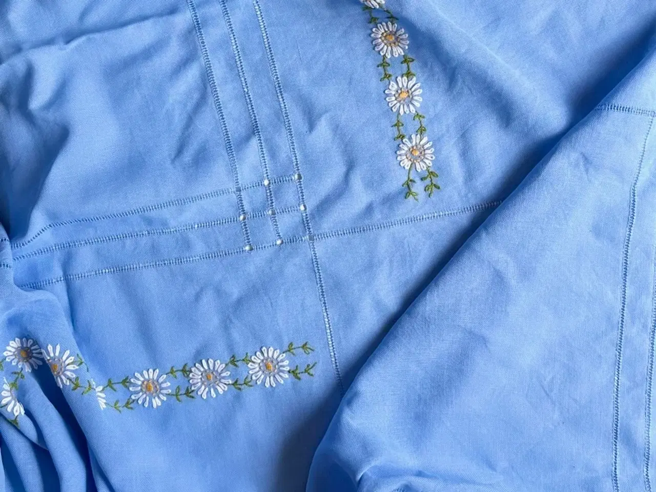 Billede 2 - Blå dug m marguritter