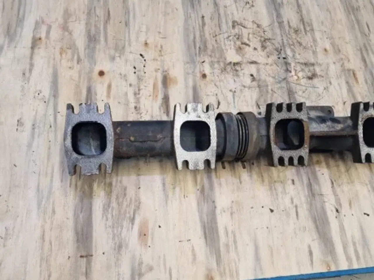 Billede 6 - Case 9010 Udstødningsmanifold 504030852