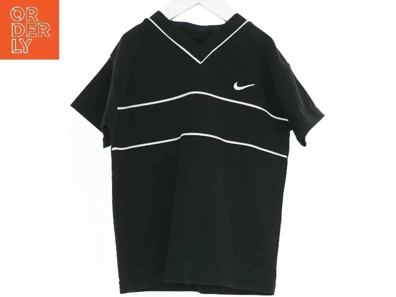 Billede 1 - Sort Nike t-shirt med hvide striber fra Nike (str. 104)