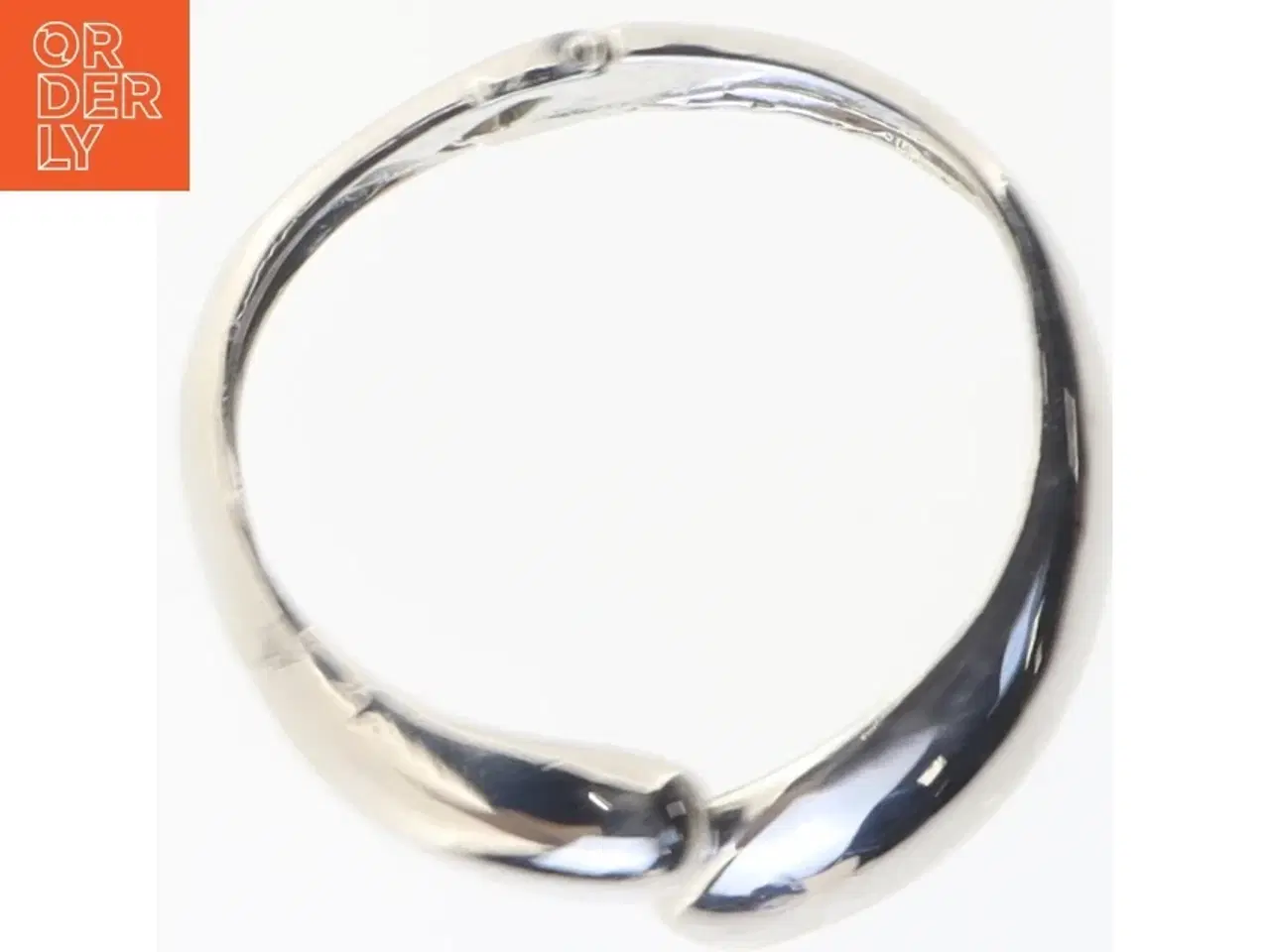 Billede 5 - Sølvfarvet armbånd (str. Ø 6 cm)