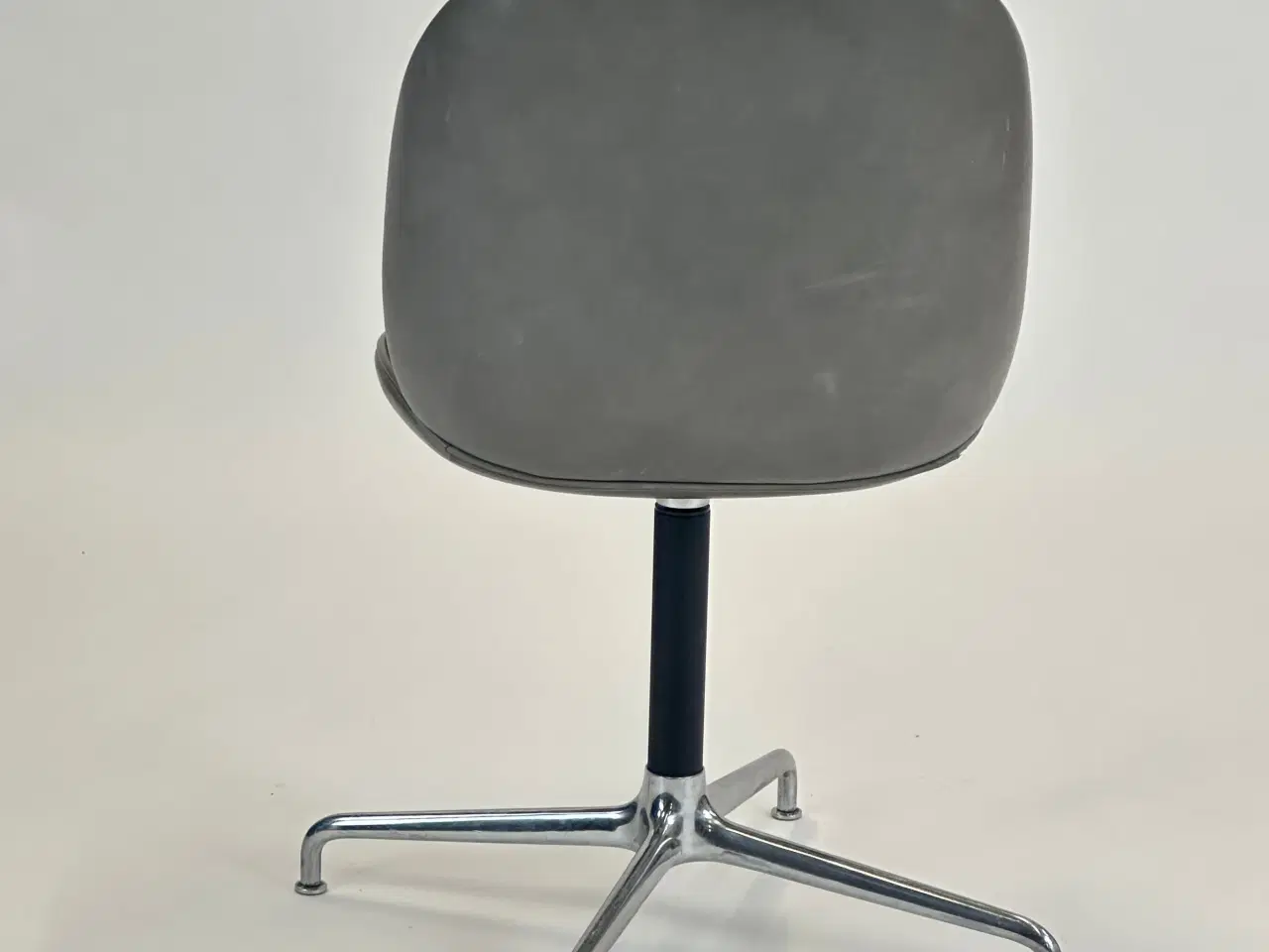 Billede 5 - GUBI | Beetle Meeting Chair (Grå)