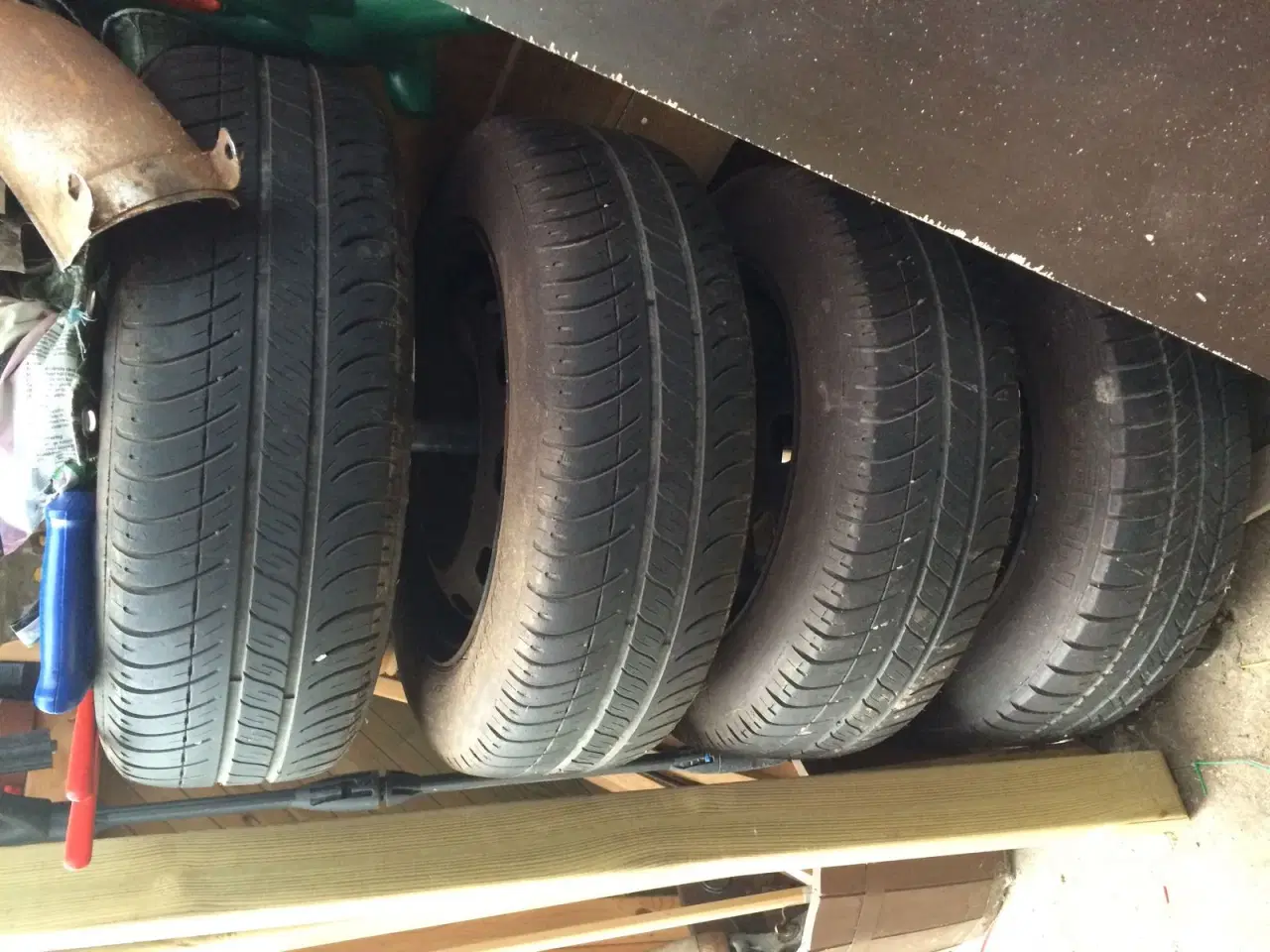 Billede 1 - Helårs dæk på stålfælge 175/65 r14