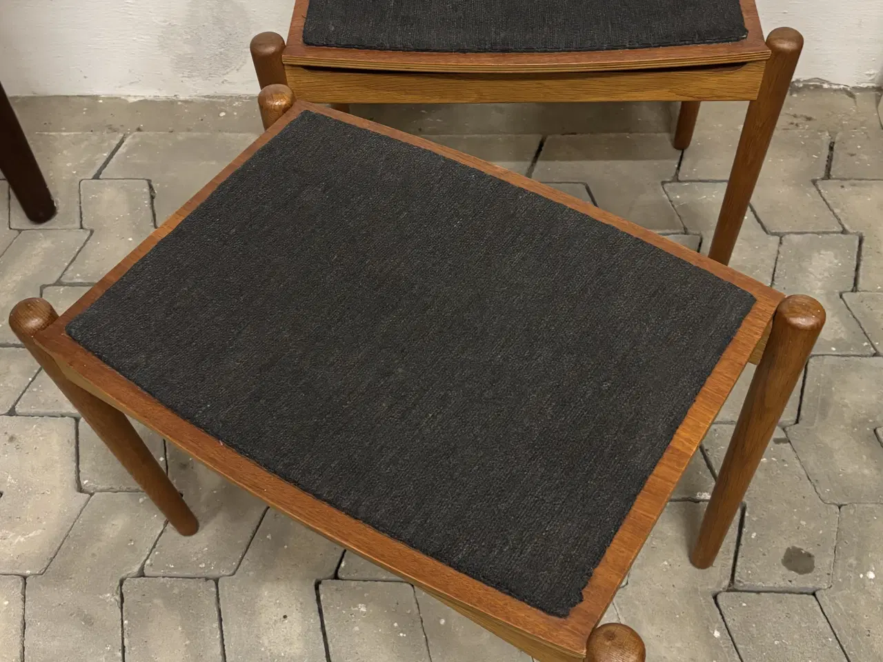 Billede 1 - To retro skamler – charmerende og stilfulde