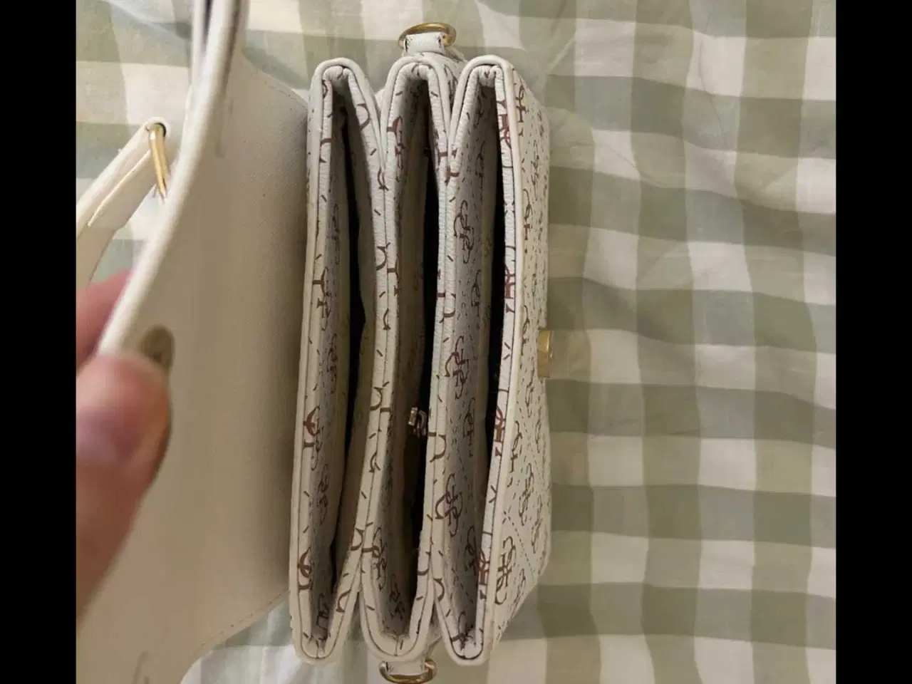 Billede 11 - Guess hvid håndtaske