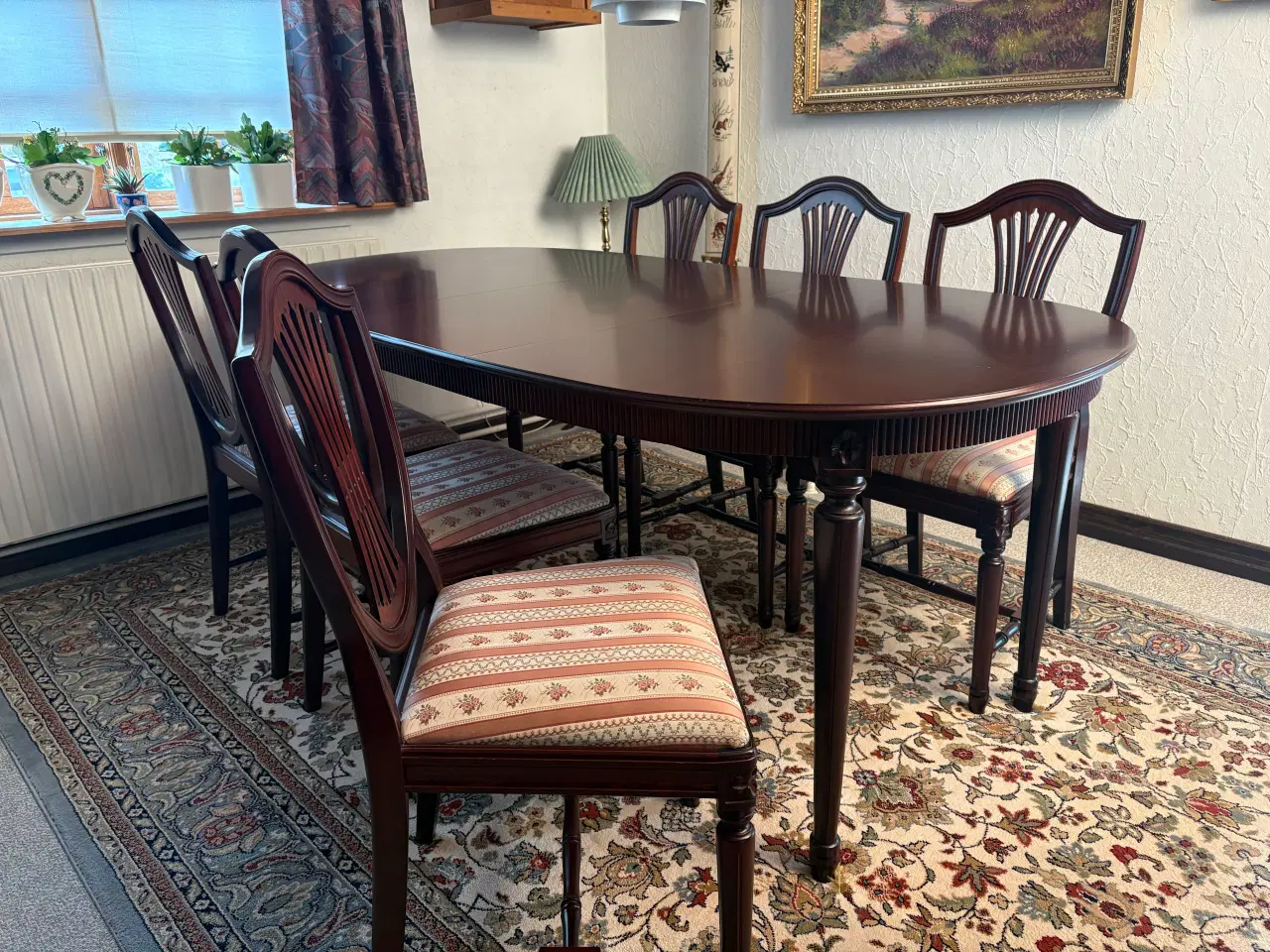 Billede 1 - Spisebord med 6 spisestue stole 