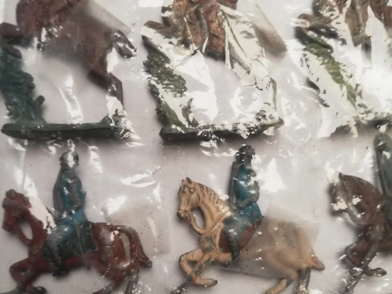 Billede 2 - 6 stk antikke tinsoldater på heste 