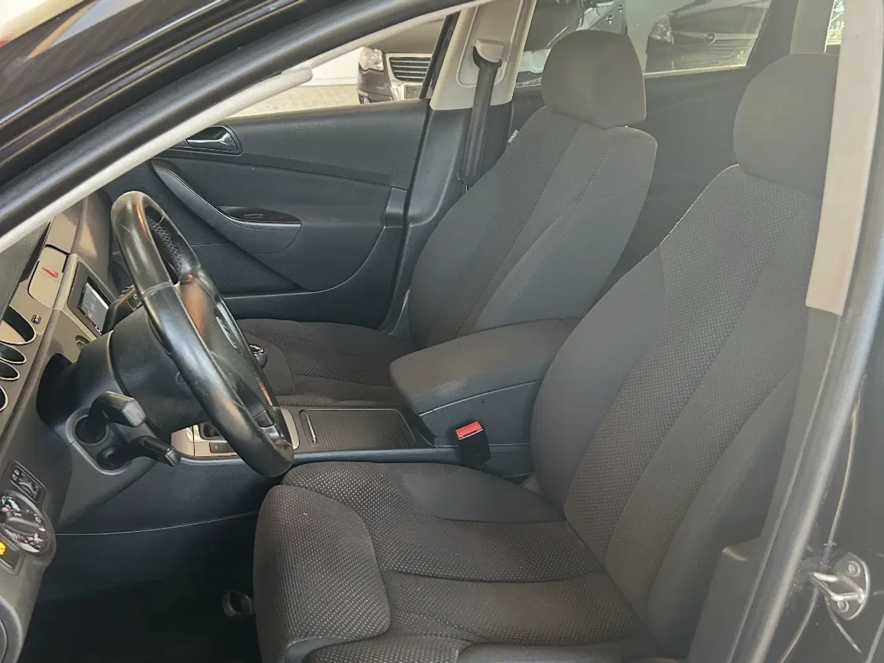 Billede 8 - Rummelig og nysynet