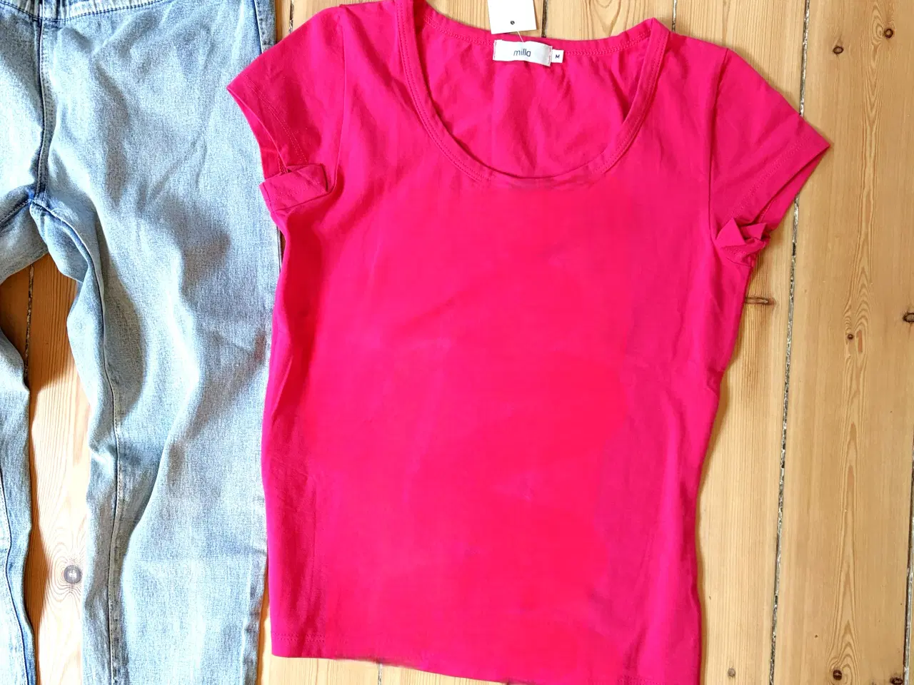 Billede 4 - Pink t-shirt fra Milla. Helt ny