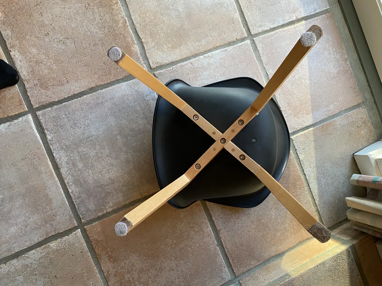 Billede 5 - 2 stole og 1 bord 